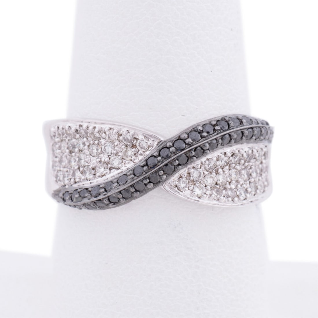 BLACK & COLORLESS DIAMOND RING, 14K WHITE GOLD (1 of 6)