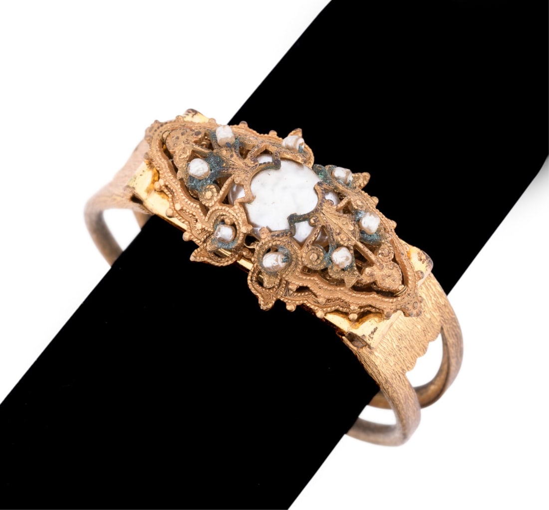 MIRIAM HASKELL COSTUME BRACELET WITH FAUX PEARLS (1 of 5)