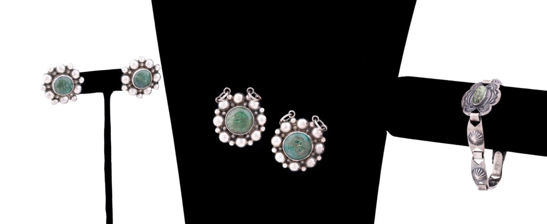 FIVE PIECE TURQUOISE & STERLING JEWELRY GROUP (1 of 11)