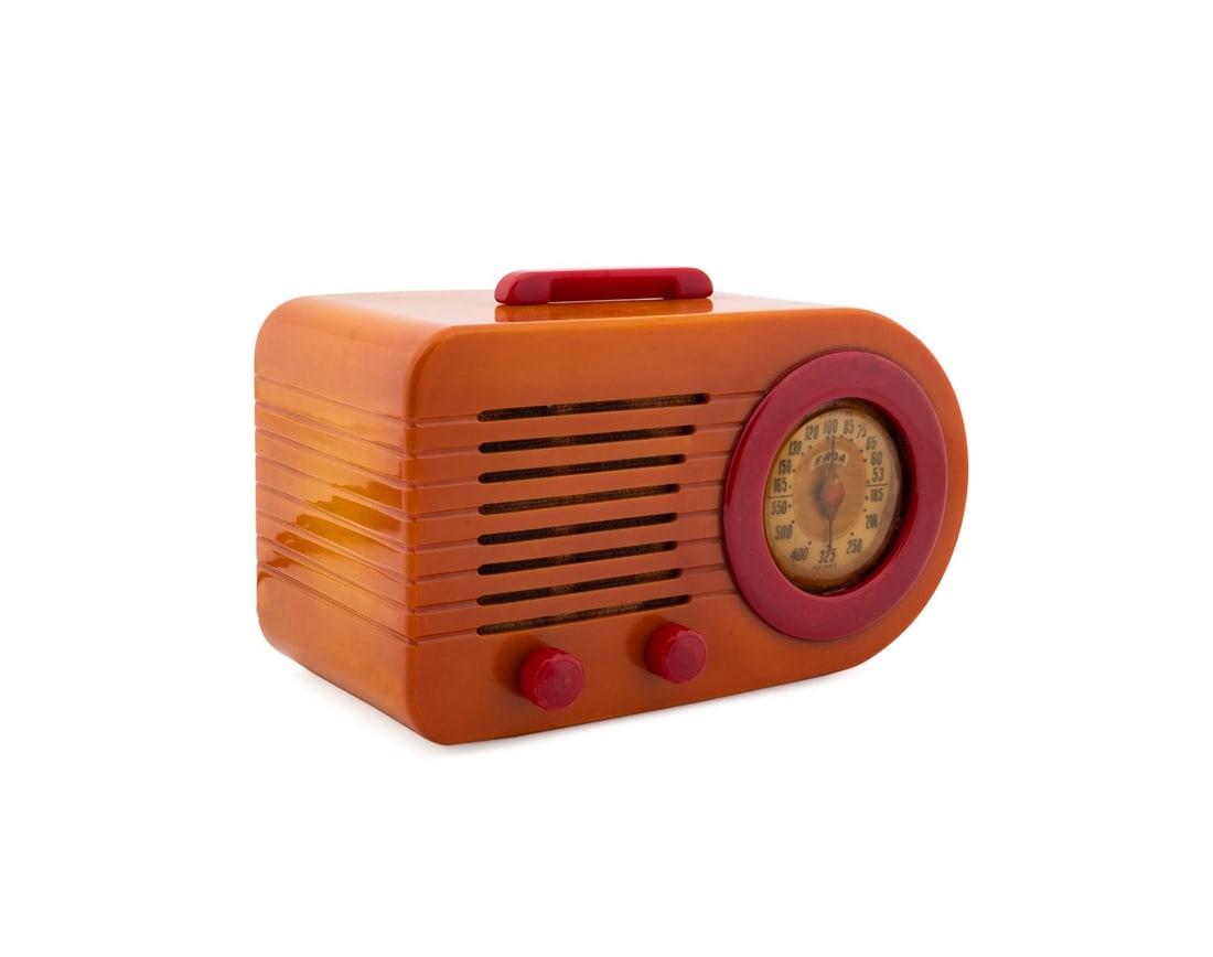 FADA MODEL 1000 'BULLET' CATALIN RADIO (1 of 8)