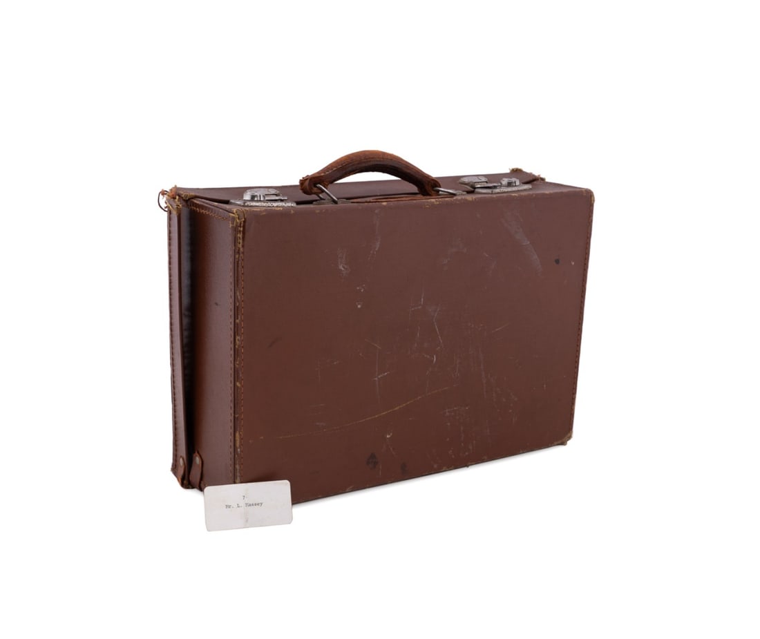 QUEEN ELIZABETH MONOGRAMMED LEATHER SUITCASE (1 of 14)