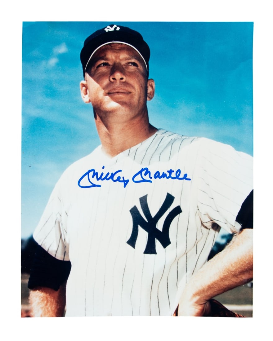 MICKEY MANTLE SIGNED COLOR PHOTOGRAPH IN UNIFORM (1 of 5)