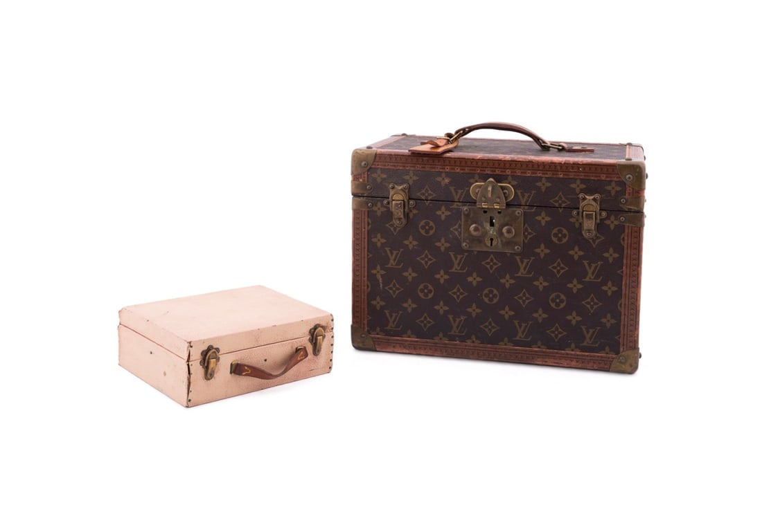 LOUIS VUITTON MONOGRAM TRAVELLING BEAUTY CASE (1 of 20)
