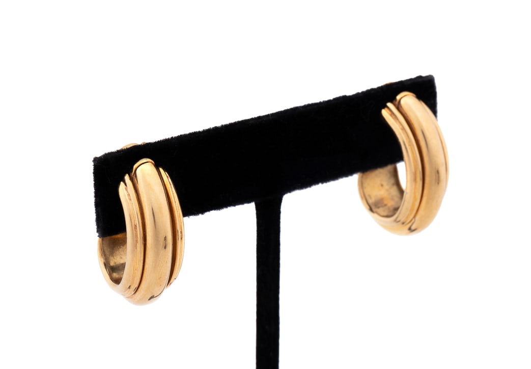 PIAGET, 18K YELLOW GOLD RIBBED HOOP EARRINGS (1 of 7)