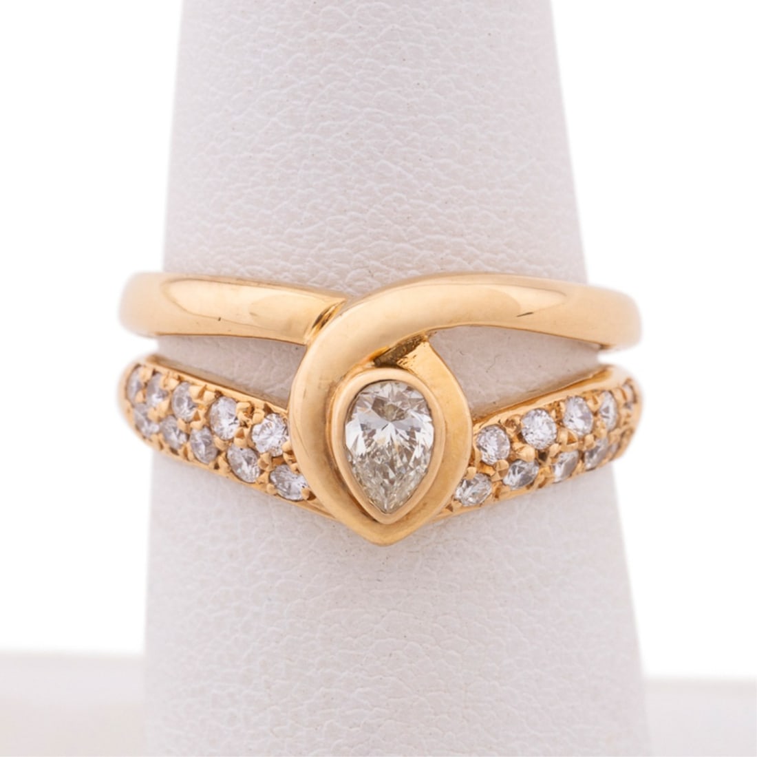 DIAMOND RING WITH 14K YELLOW GOLD SETTING: Diamond ring with 14K yellow gold setting featuring (1) pear shape and (20) smaller single cut diamonds weighing approximately 0.50 total carats (SI2 clarity, G/H/I color). Marked "K18" to inner band.