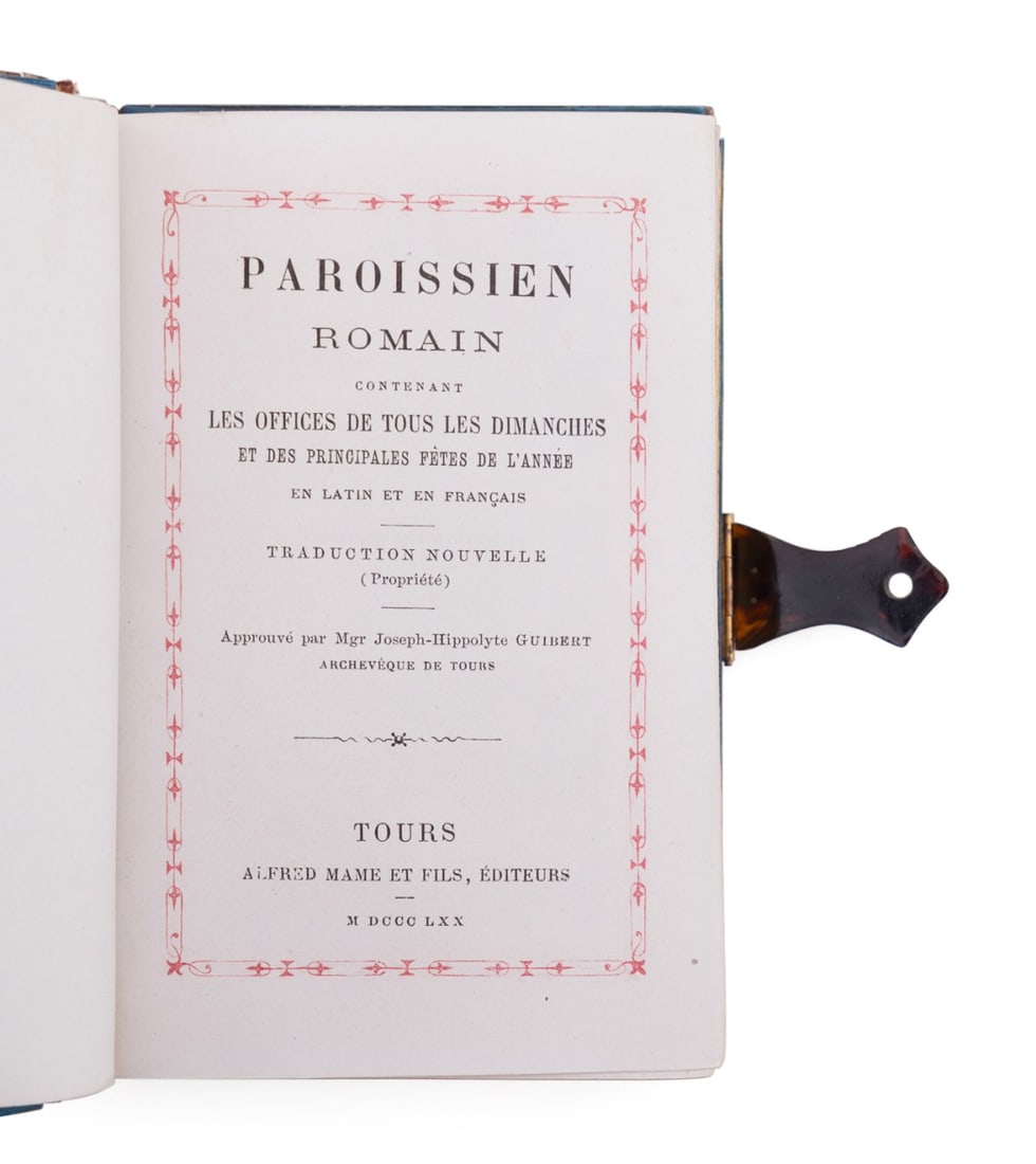 FIVE ASSORTED SHELL & FAUX SHELL PAINTED OBJECTS - 18