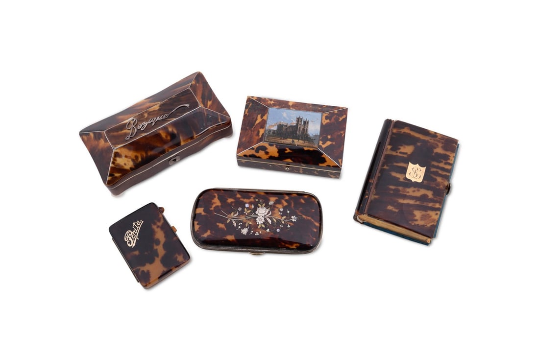 FIVE ASSORTED SHELL & FAUX SHELL PAINTED OBJECTS (1 of 19)