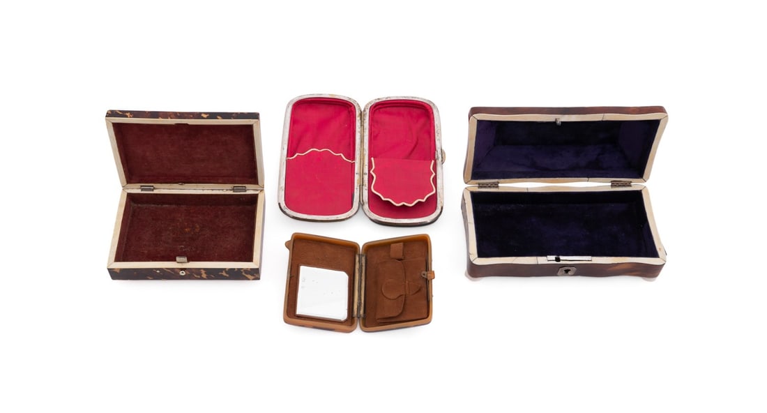 FIVE ASSORTED SHELL & FAUX SHELL PAINTED OBJECTS - 5