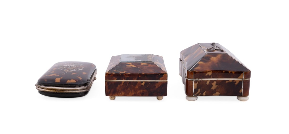 FIVE ASSORTED SHELL & FAUX SHELL PAINTED OBJECTS - 7