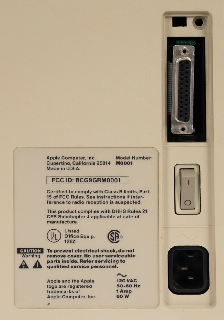 APPLE MACINTOSH M0001 WITH ACCESSORIES - 15