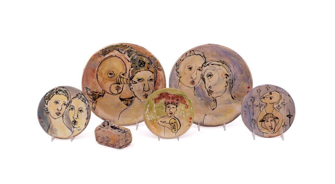 DEBRA FRITTS, 6 GLAZED POTTERY PLATES & SCULPTURE (1 of 20)