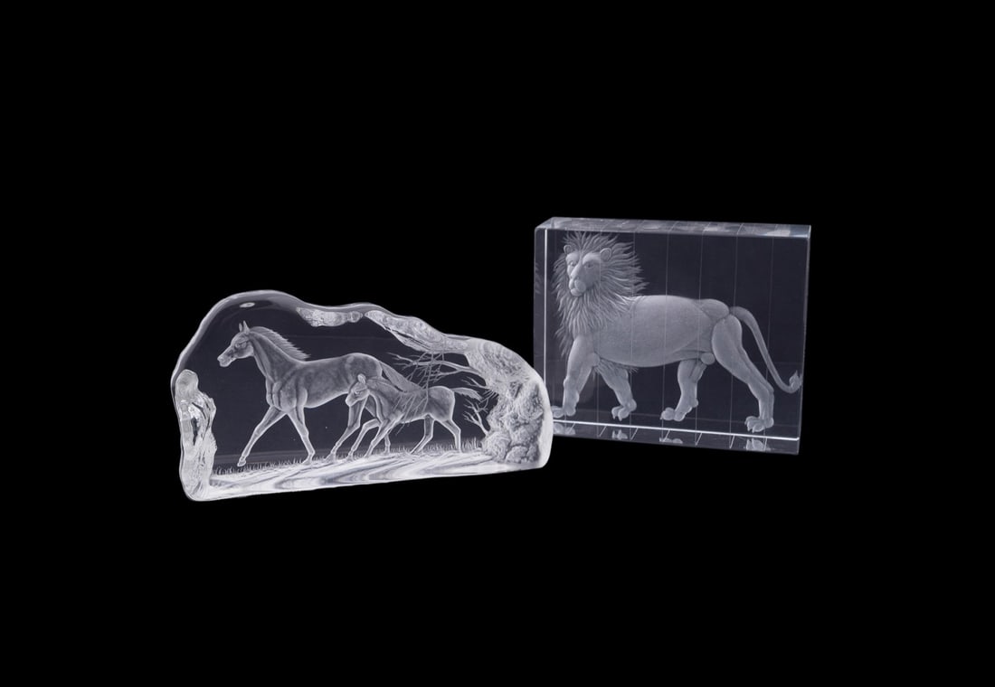 TWO INTAGLIO CUT CRYSTAL ANIMAL MOTIF PAPERWEIGHTS (1 of 10)