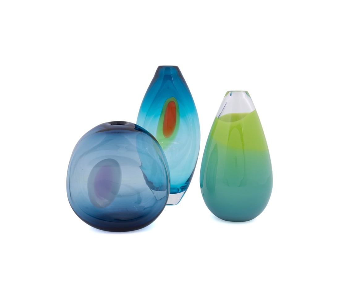 THREE SIGNED CONTEMPORARY ART GLASS VASES (1 of 9)