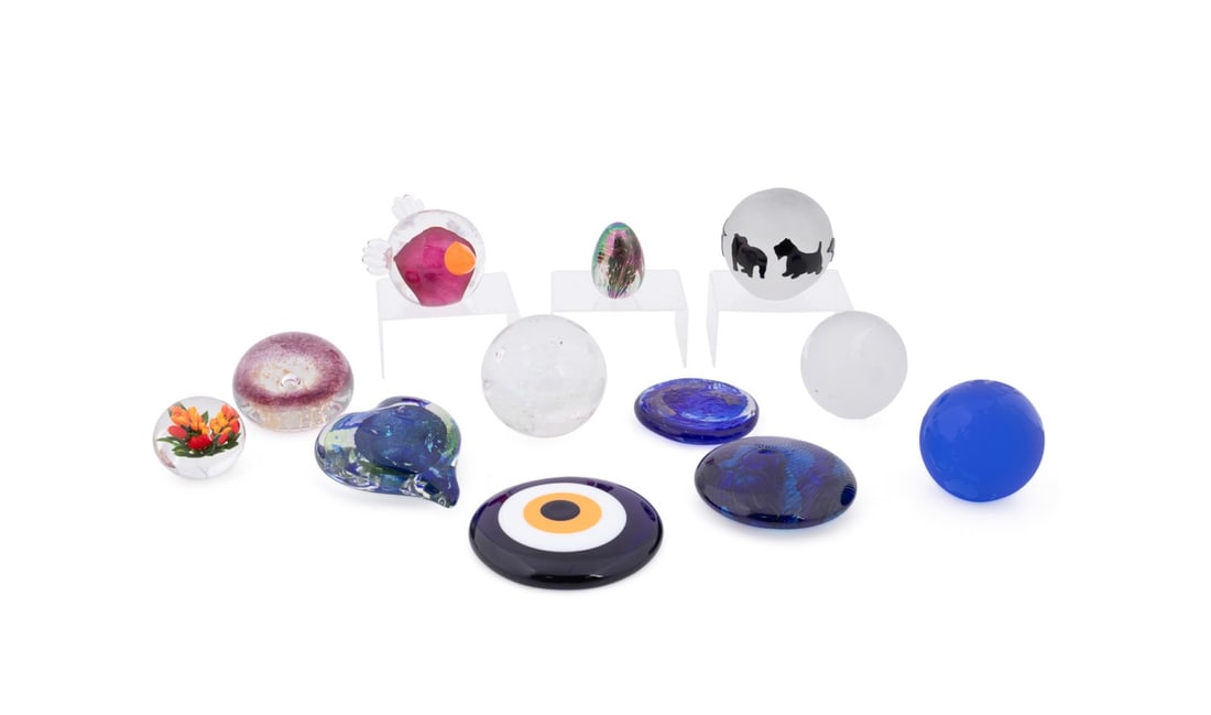 GROUP OF TWELVE ASSORTED ART GLASS PAPERWEIGHTS (1 of 17)