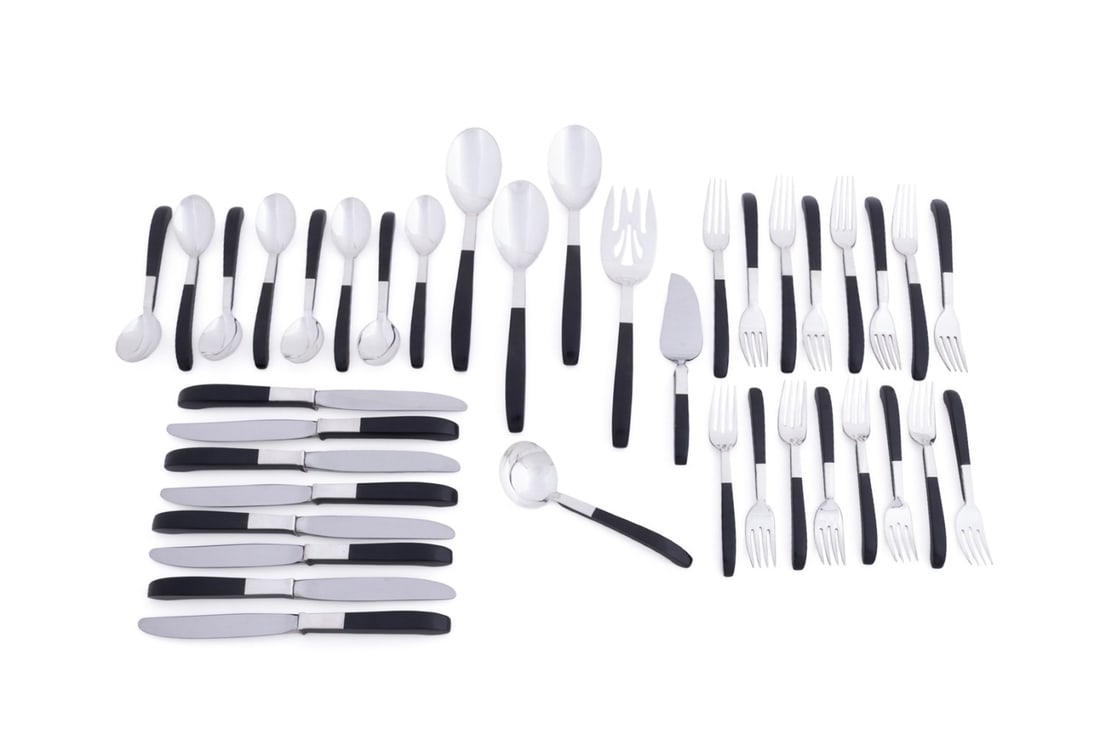 LUNT, 'CONTRAST' SILVER FLATWARE FOR 8 (1 of 14)