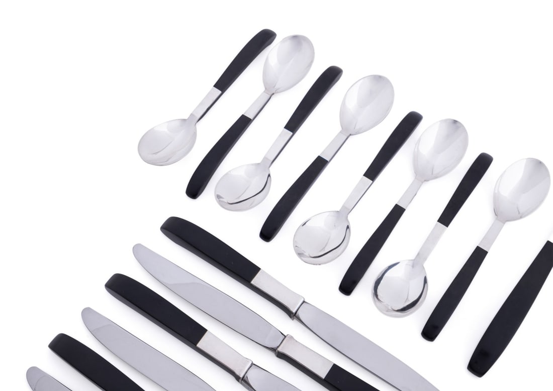 LUNT, 'CONTRAST' SILVER FLATWARE FOR 8 - 3