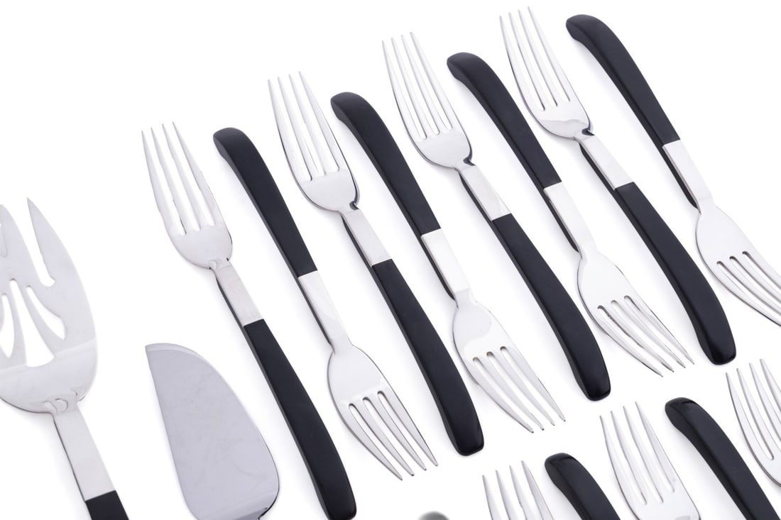 LUNT, 'CONTRAST' SILVER FLATWARE FOR 8 - 6