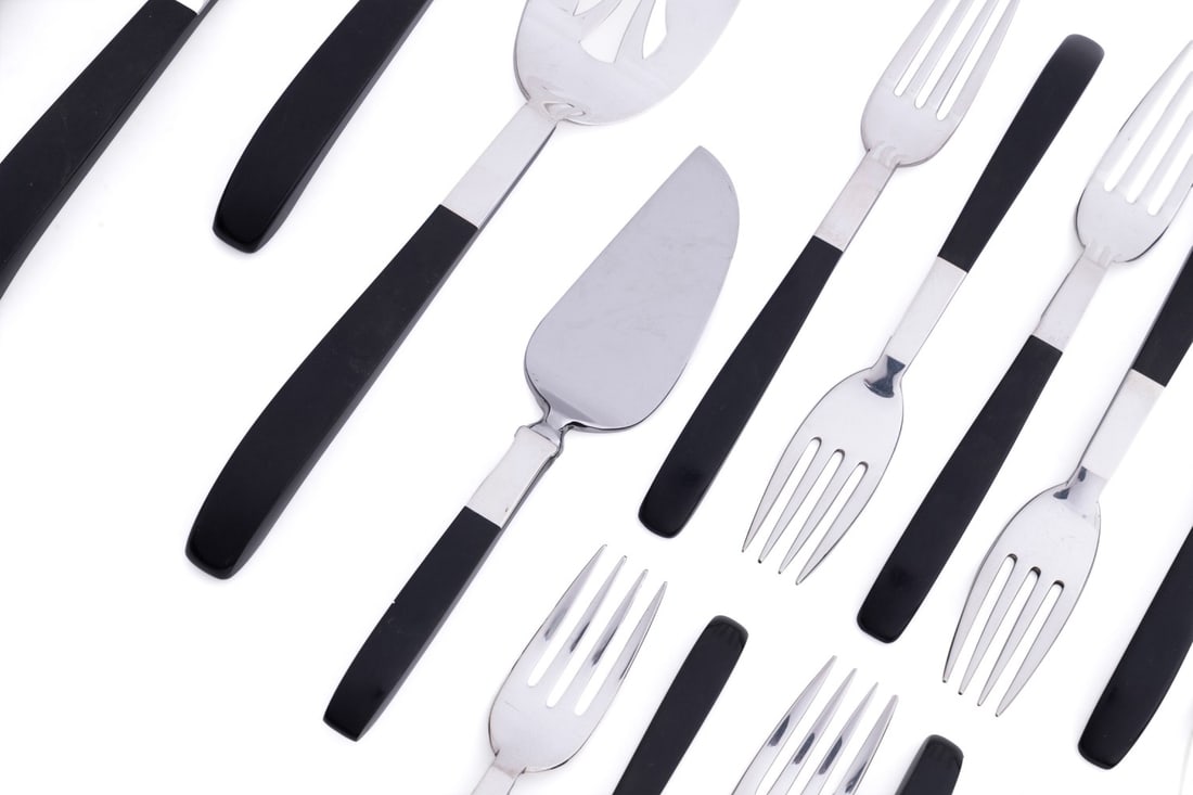 LUNT, 'CONTRAST' SILVER FLATWARE FOR 8 - 7