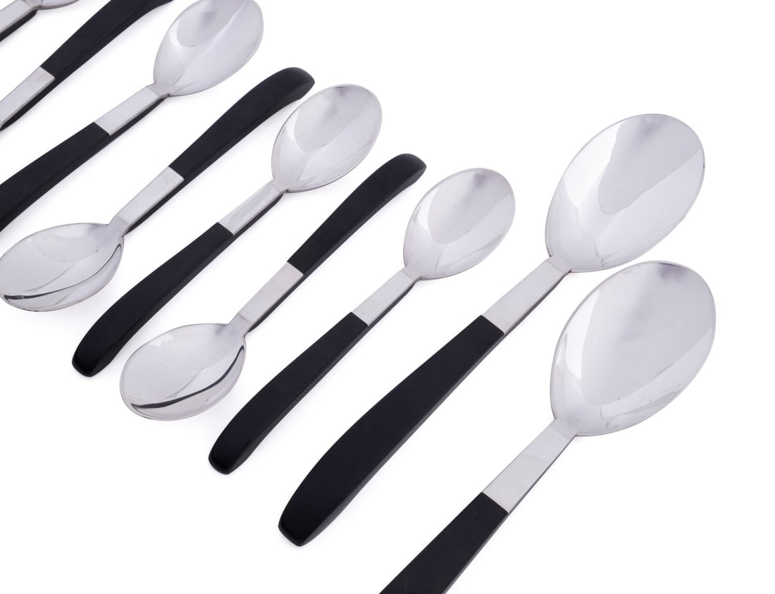 LUNT, 'CONTRAST' SILVER FLATWARE FOR 8 - 9