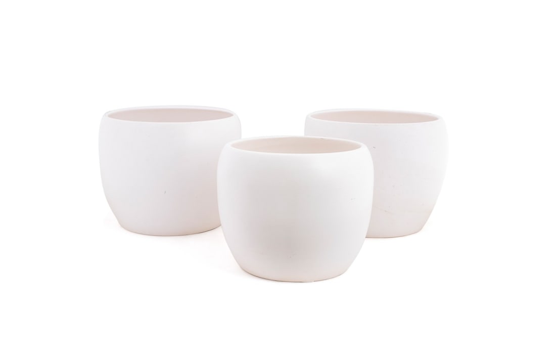 3 VINTAGE GAINEY CERAMICS WHITE GRADUATED PLANTERS (1 of 8)