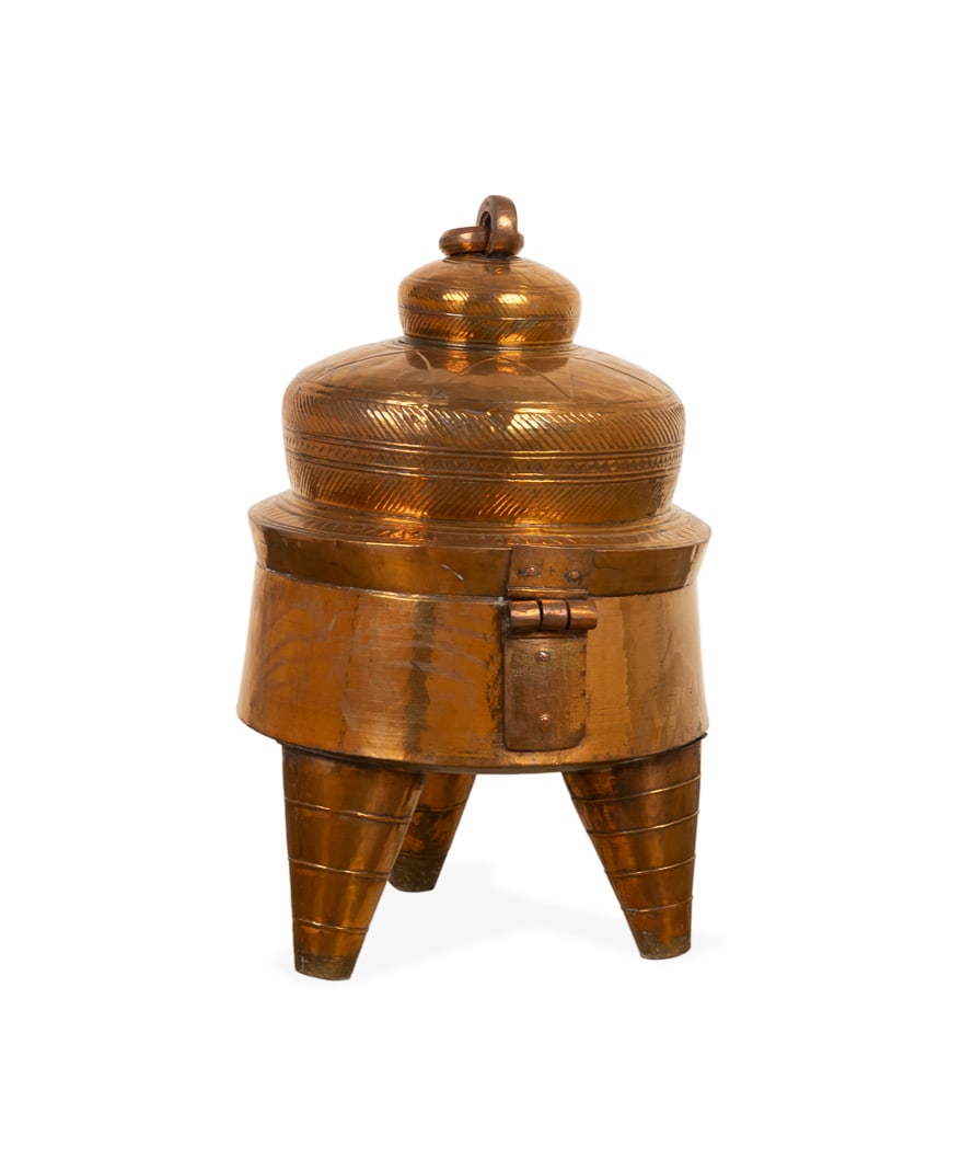 Large Indian Brass Dabalo Dowry Chest: Large Brass Dabalo Dowry Chest 20th Century, Indian Kathi community, Saurashtra region, having an hammered patterned sun and lotus lid and body symbolic of the belief being Surya Vanshi, and rising