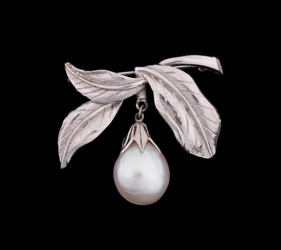 Cultured Baroque Pearl 14K WG Brooch / Pin: Having 14k white gold leaves with a cultured baroque pearl (13x20mm) pendant. Apparently unmarked, tested as 14k. Approximate dimensions: Approximate dimensions: h. 1.375" w. 1.875"; weighing 14.3 gra