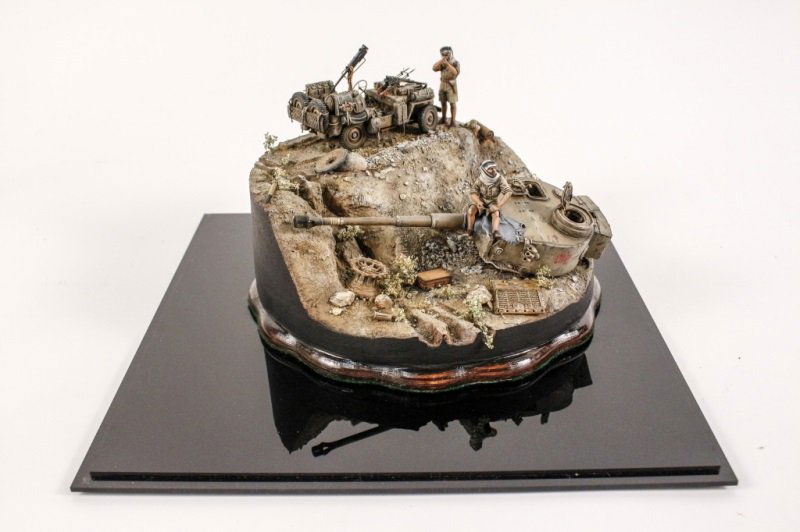 British SAS Solider Military Diorama: Finely rendered and detailed military diorama (circa 1941) depicting two British Special Air Service (SAS) soldiers--one standing at full length with pistol next to customized jeep with Vickers machin