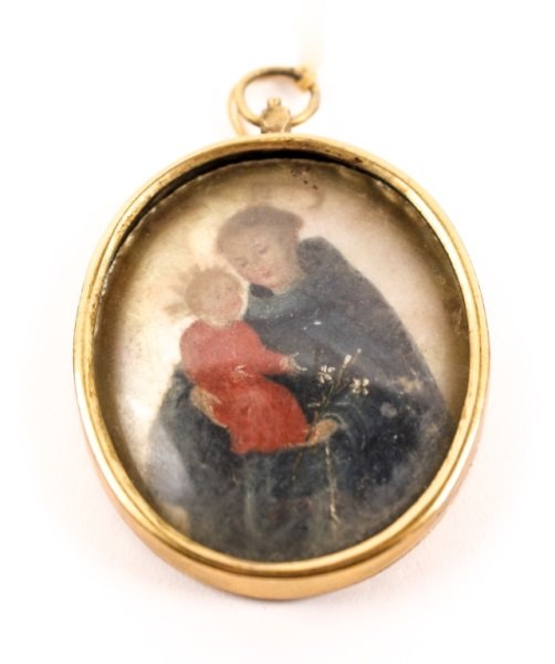 Double Sided Devotional Painting of Christ on MOP: Continental School, Late 18th/Early 19th century. Devotional painting of Madonna & Child finely painted on a mother of pearl ovular disc, with the Madonna in dark blue robes holding a seated Christ on