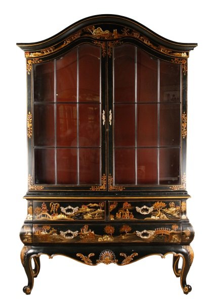 Maitland Smith Chinoiserie Flat Screen TV Cabinet: Maitland Smith Queen Anne style chinoiserie decorated black lacquer and parcel gilt flat screen television or entertainment cabinet with arched cornice over a pair of shaped glass doors, enclosing int