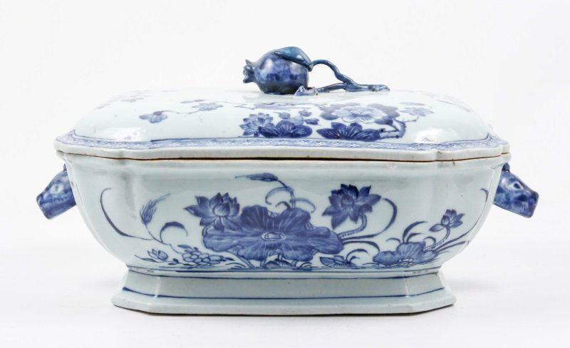 Chinese 19th/20th C. Lidded Porcelain Tureen (1 of 10)