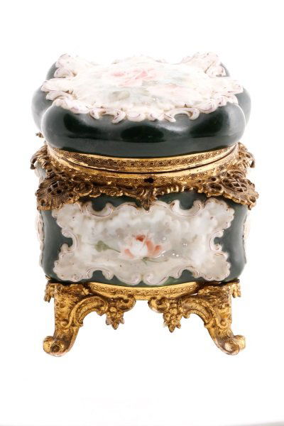 Wavecrest Dresser Box w/Pink Rose Motif (1 of 10)