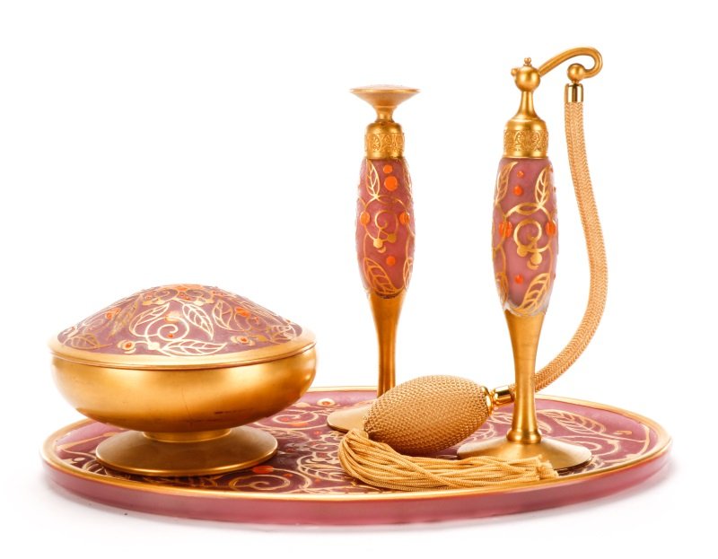 1927 DeVilbiss 4 Piece Deluxe Vanity Set #6001 (1 of 10)