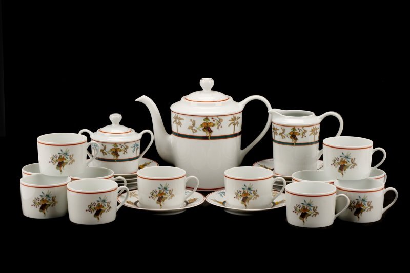 25 Pieces Ancienne Manufacture Royale Décor Mékong: Ancienne Manufacture Royale (French, Limoges,1737-1986, acquired by Bernardaud), late 20th century. A rare and exceptional Décor Mékong porcelain demitasse set, including 1 coffee pot, 1 sugar, 1 cr