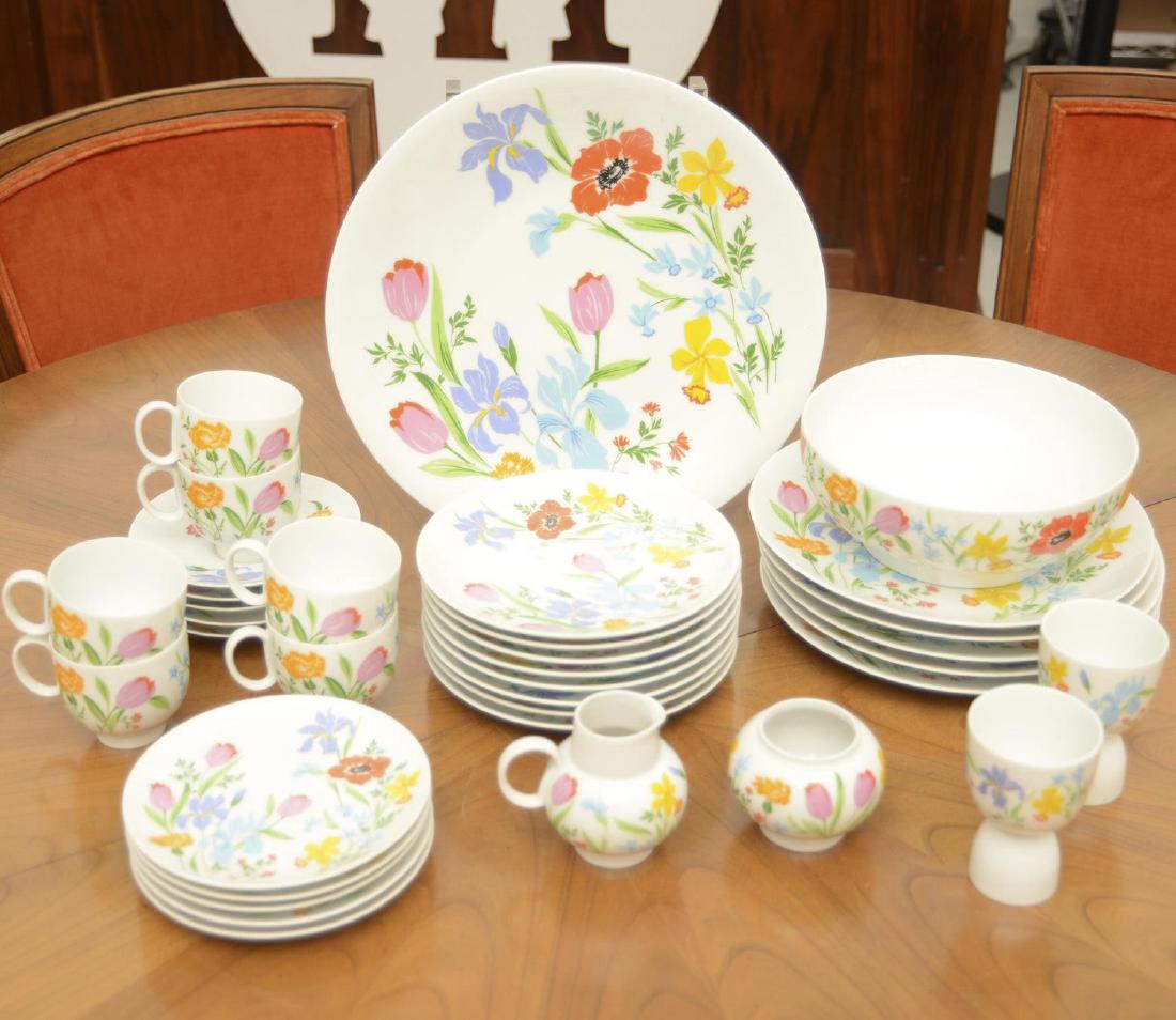 Heinrich & Co. "Primavera" porcelain dinner set: Heinrich & Co. "Primavera" porcelain dinner set, 20th c., comprising: (5) dinner plates, (8) salad plates, (5) bread and butter plates, (6) cups, (5) saucers, (2) egg cups, (1) round platter, (1) bowl
