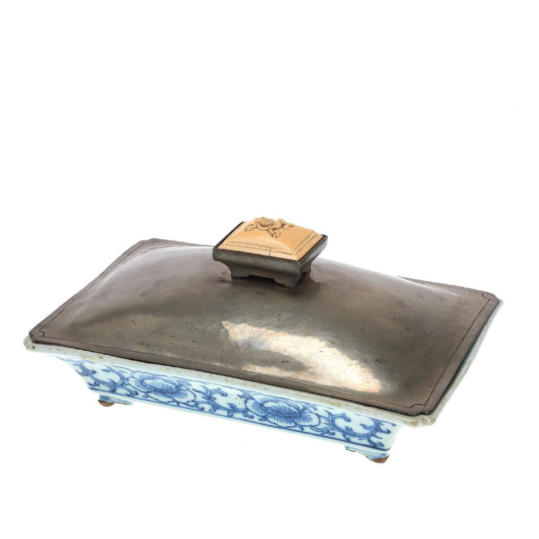 Chinese blue and white porcelain lidded dish (1 of 7)