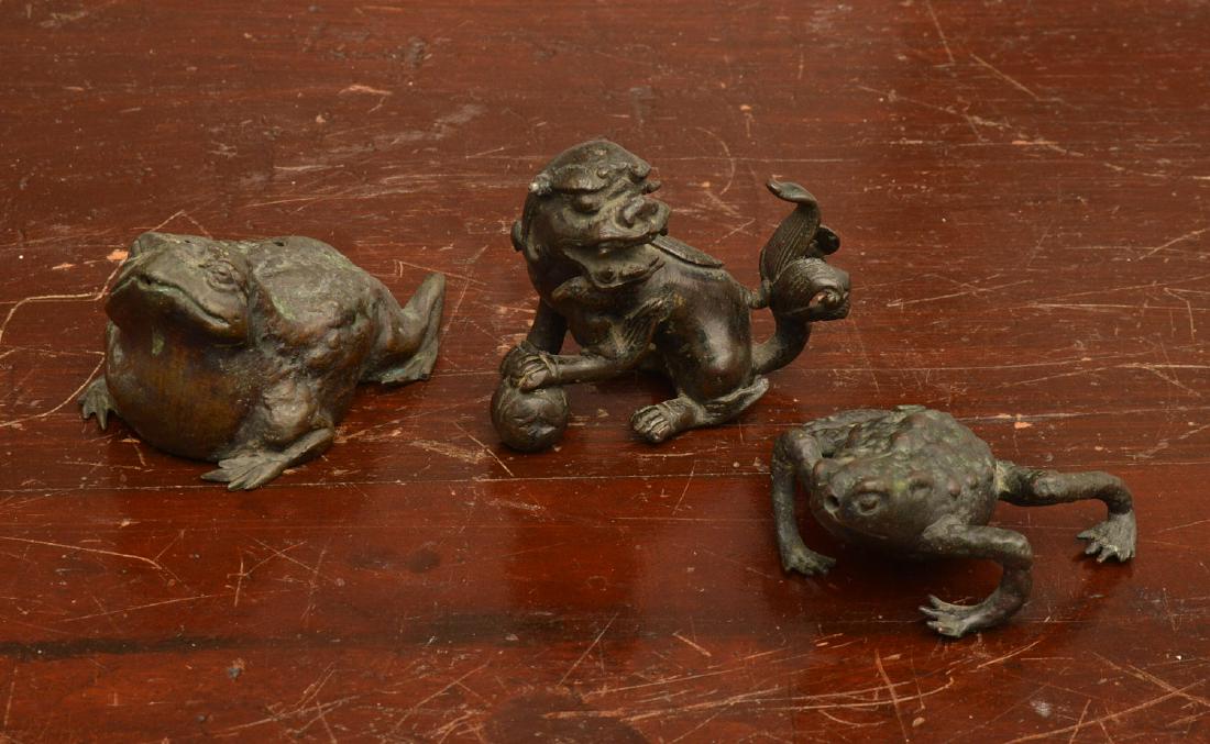 Chinese bronze water droppers & scroll weight (1 of 10)
