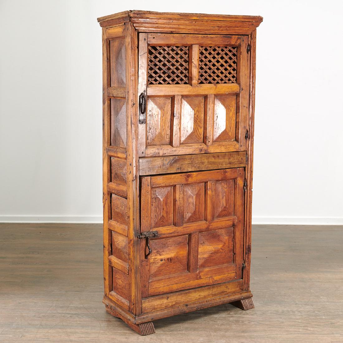 Antique Continental vaisselier (1 of 9)