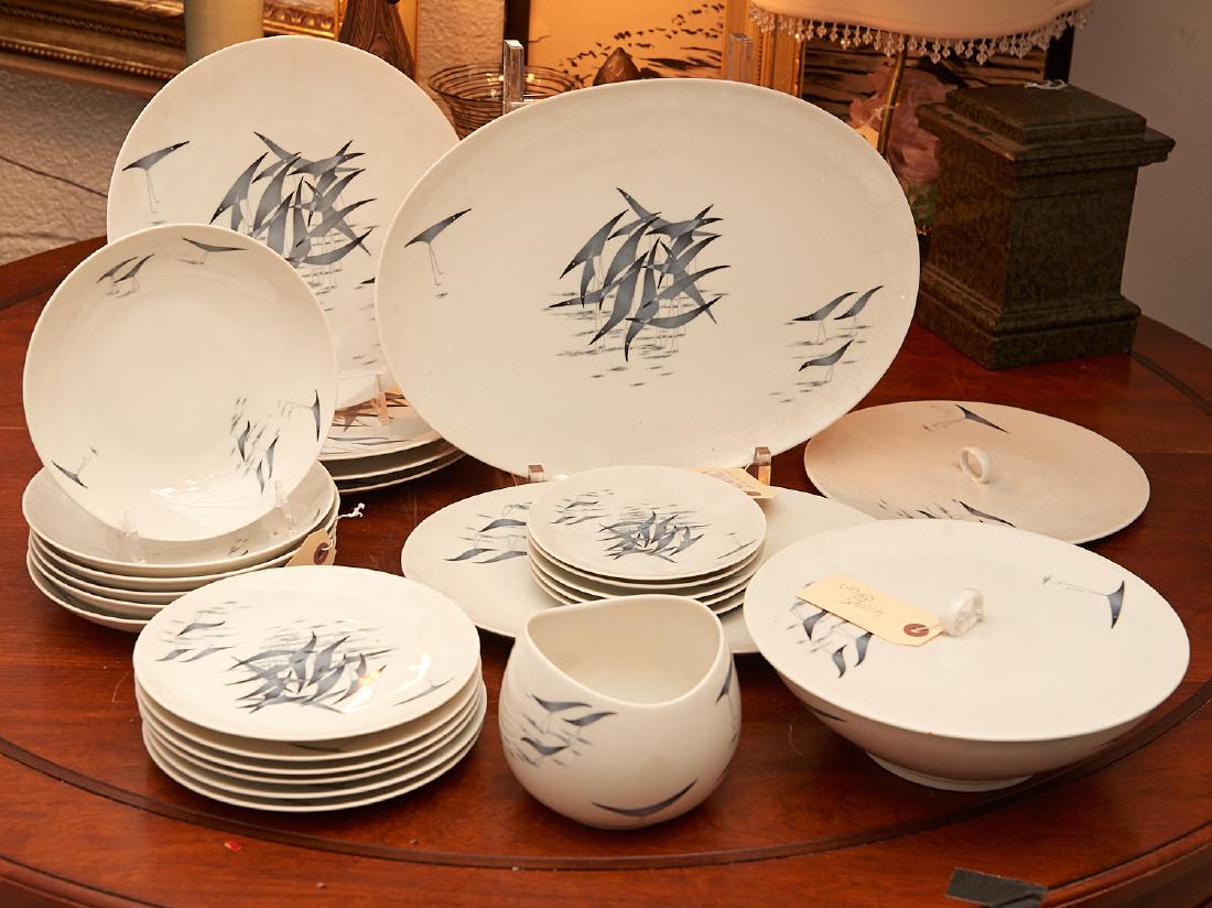 Raymond Loewy for Rosenthal partial tableware set (1 of 5)