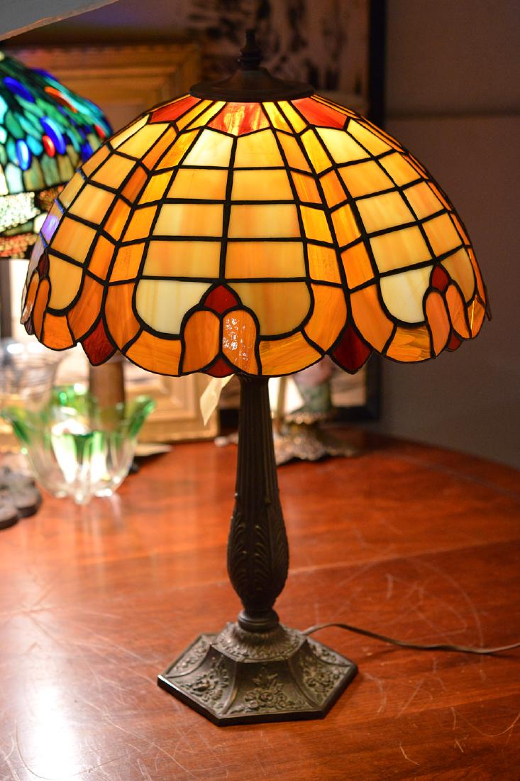 Tiffany style stained glass table lamp (1 of 9)