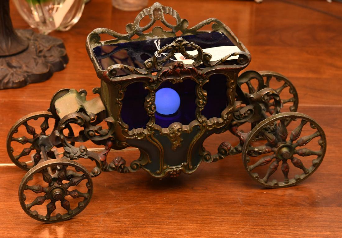 Continental carriage form table lamp (1 of 8)