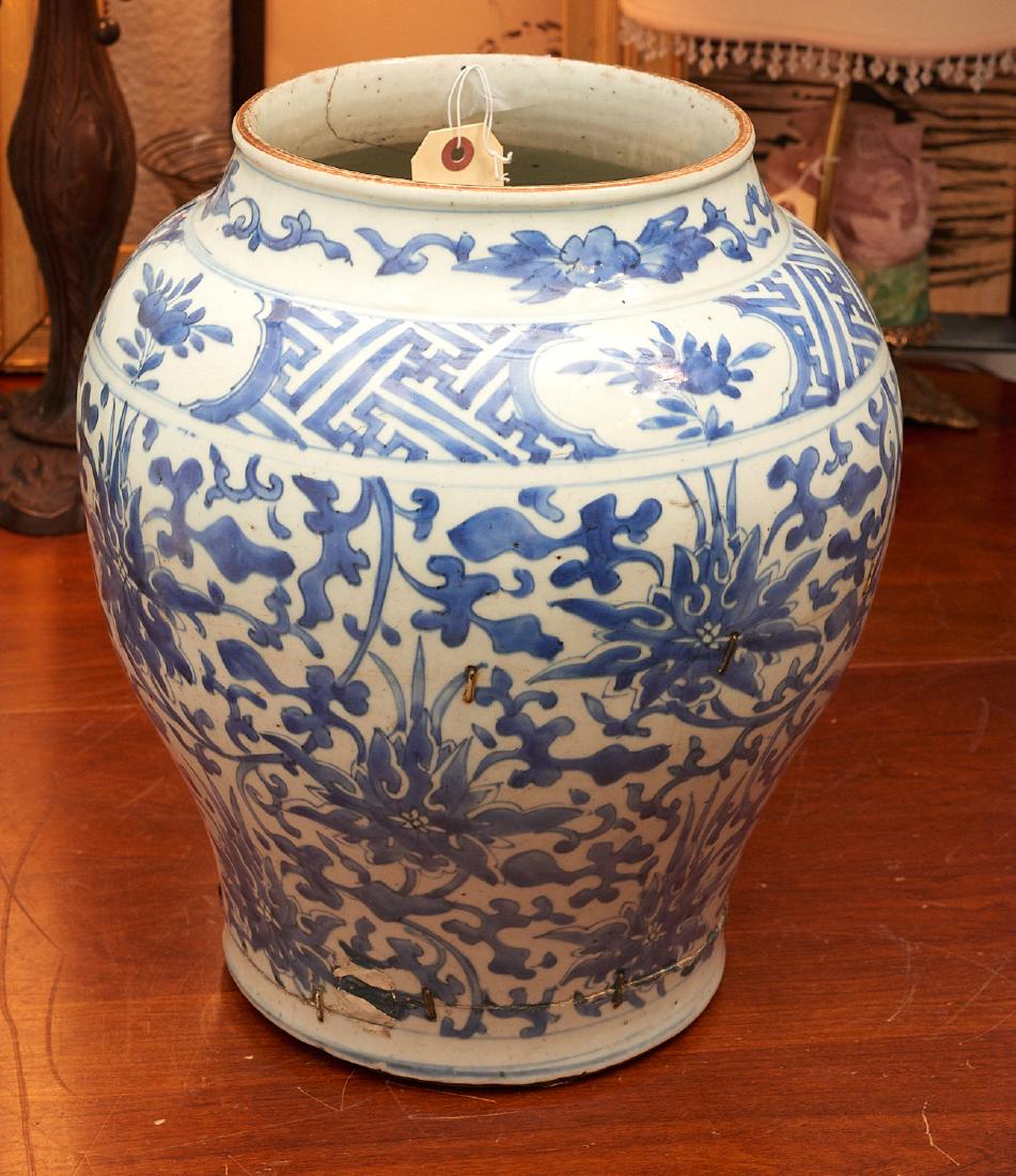 Old Chinese blue and white porcelain jar (1 of 8)