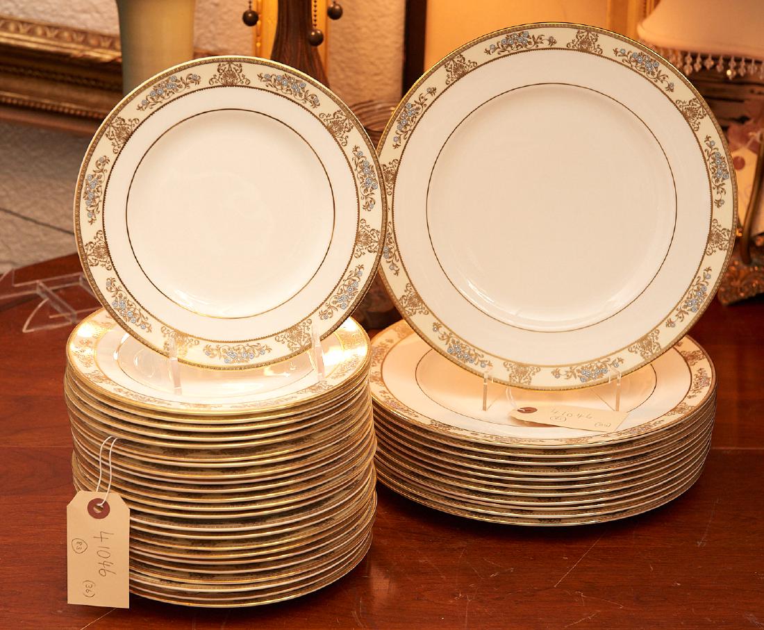 (36) Wedgwood "Cliveden" pattern dinner plates (1 of 6)