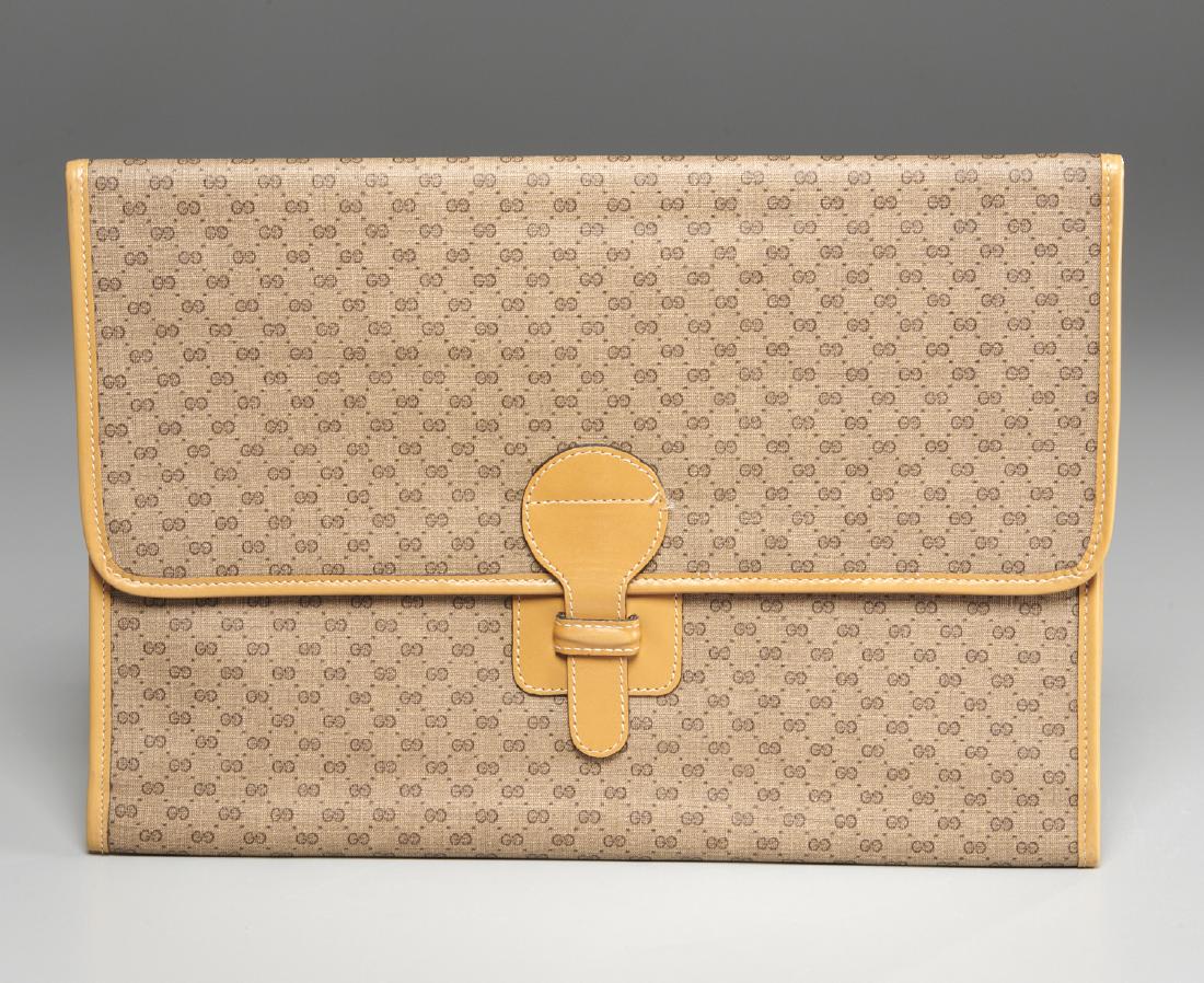 Gucci monogram logo pad portfolio (1 of 6)
