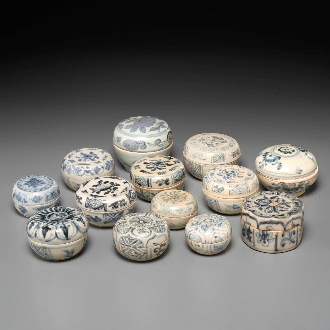 (13) Ming Era blue and white lidded containers (1 of 10)