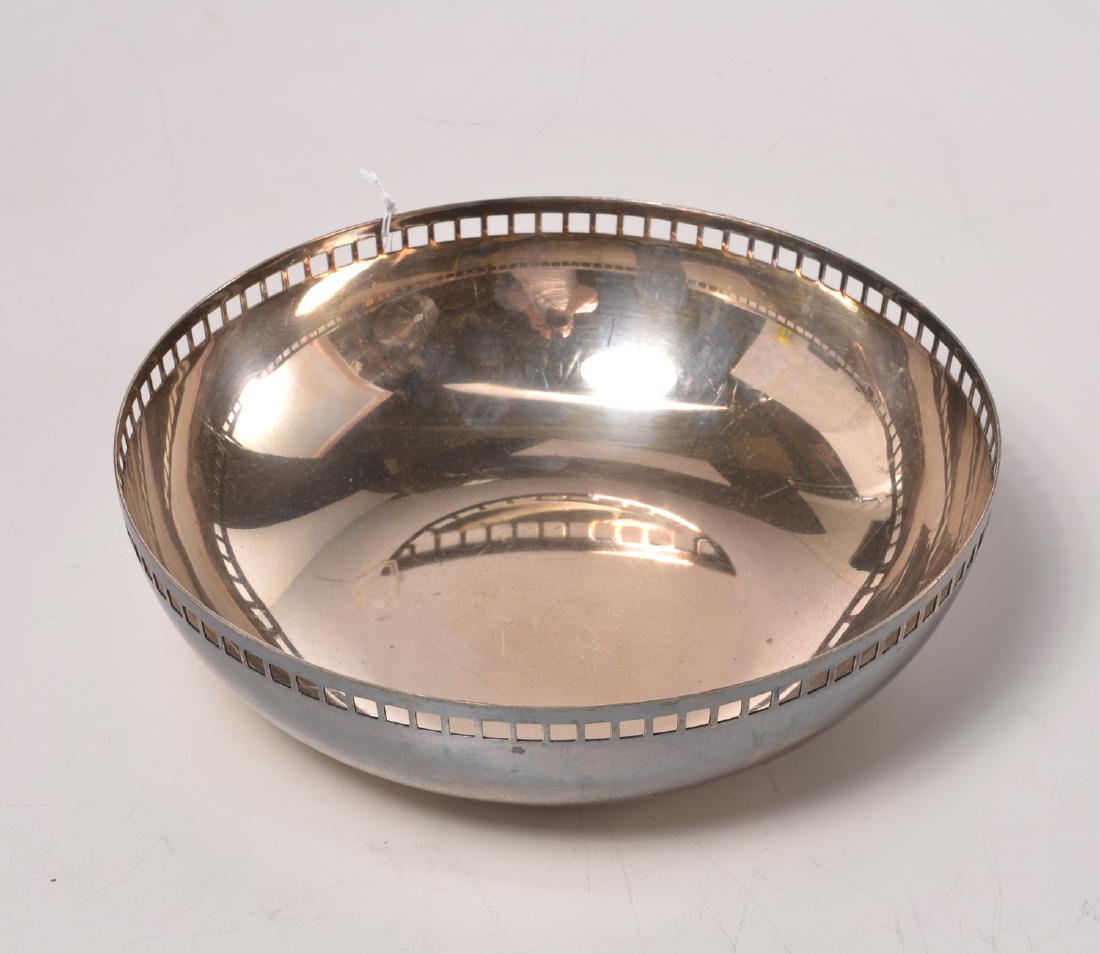 Richard Meier, Swid Powell skyscraper salad bowl (1 of 5)