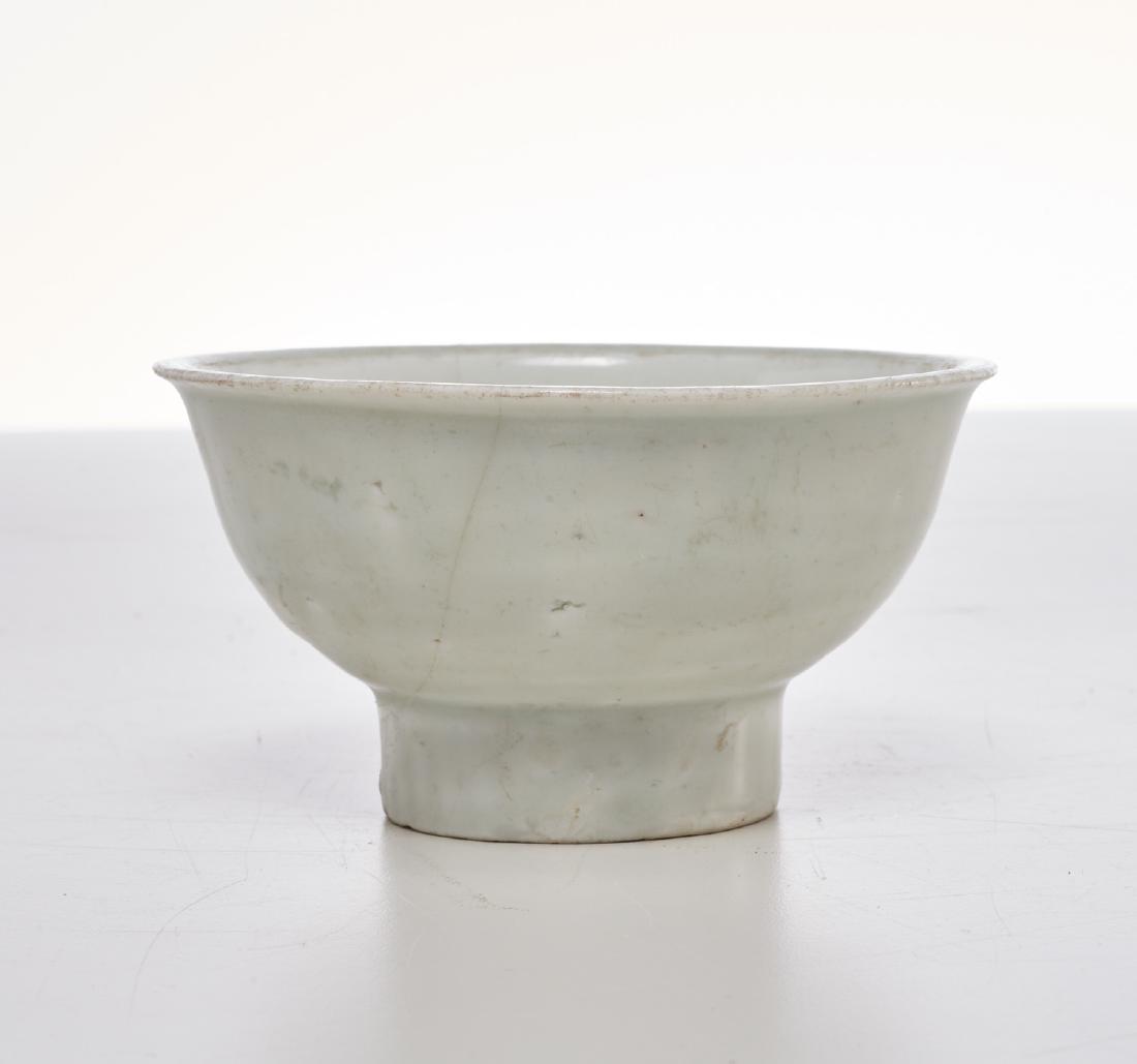 Chinese Ming celadon high footed bowl (1 of 8)
