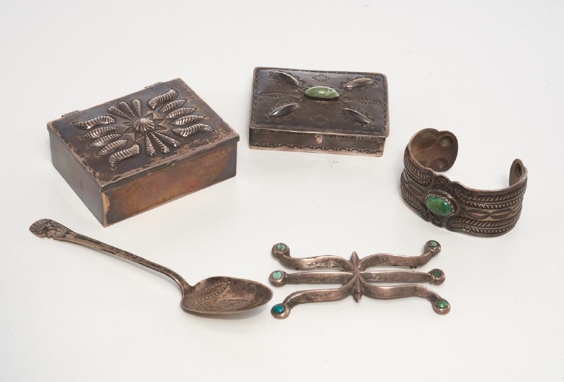 Group old Navajo silver jewelry and accessories (1 of 11)