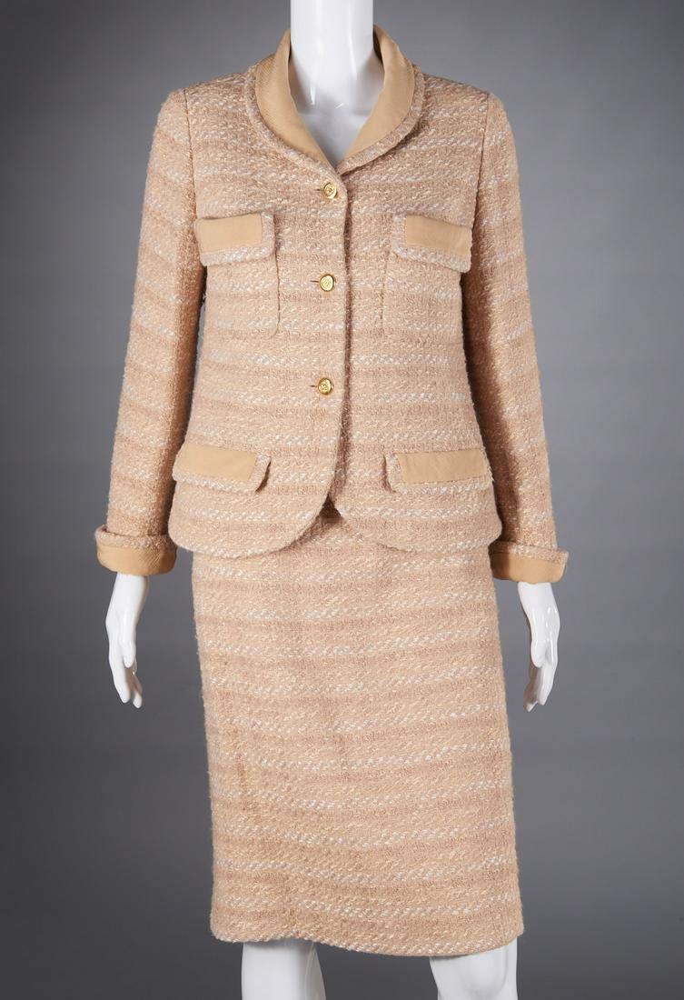 Chanel Boutique beige boucle skirt suit (1 of 8)