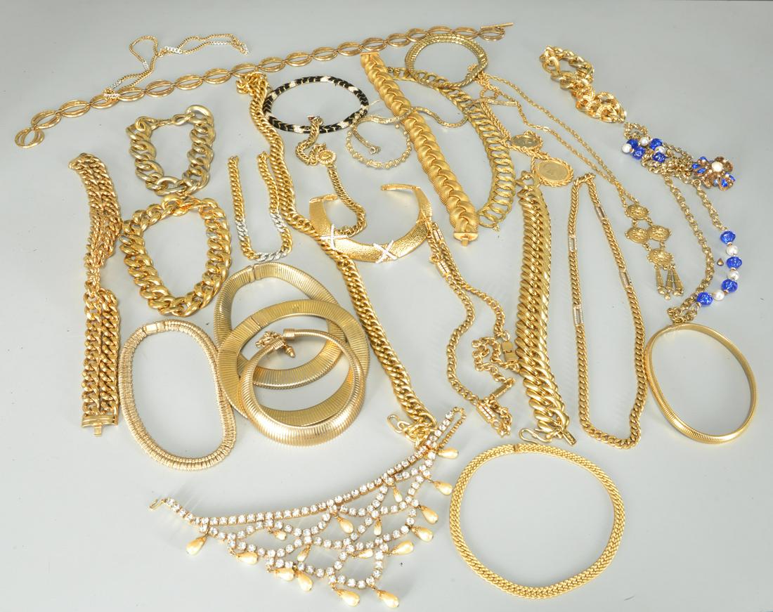 Group of costume jewelry necklaces (1 of 7)