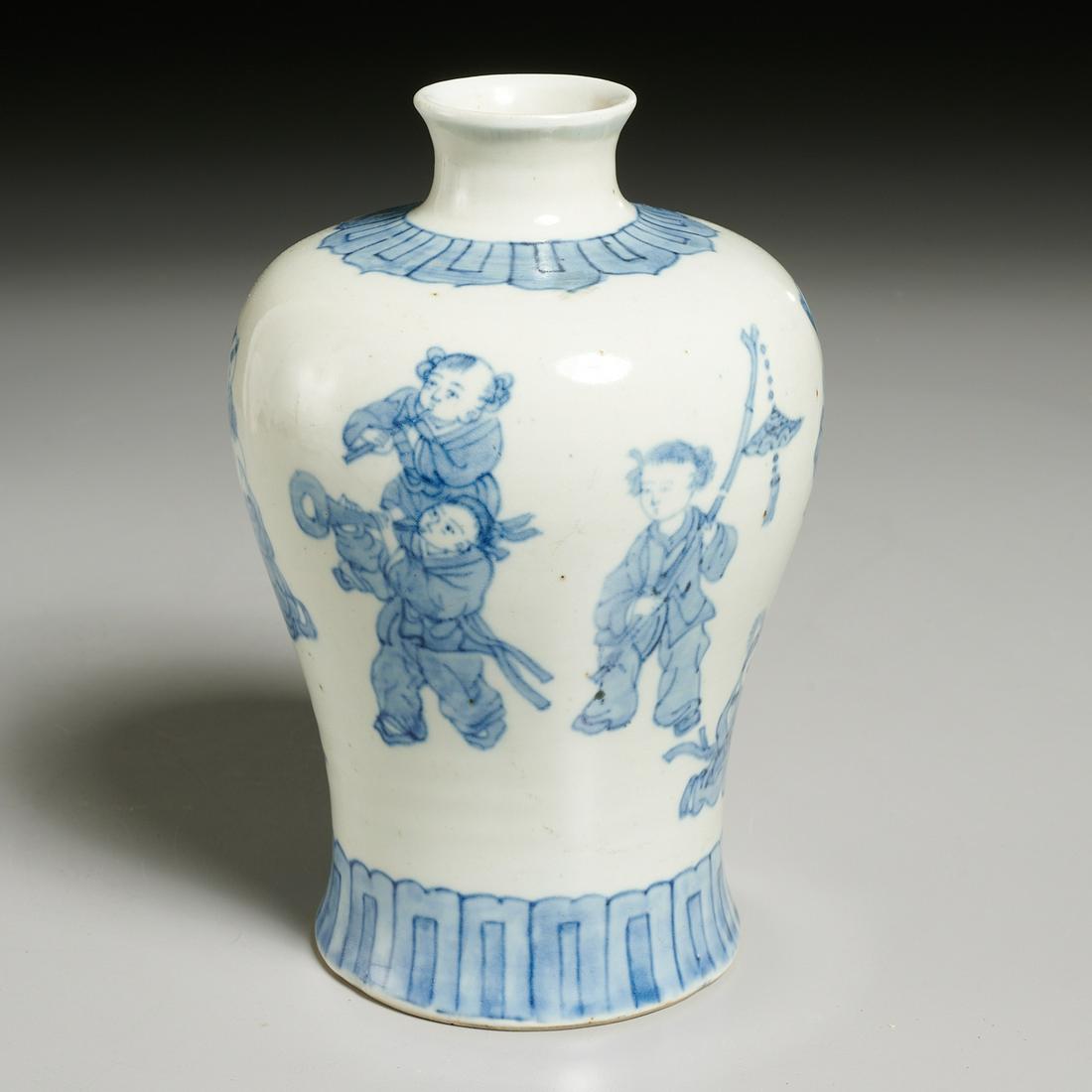 Chinese blue and white Meiping vase (1 of 6)